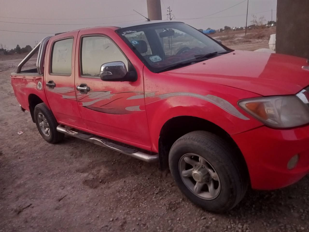 السلام عليكم بيكم كنو وجه فلاونزه مكفول كفالة عامه رقم واسط دولي بسمي لوحات نكليزي  سياره ماعايزه برقي مكفول من الصبق والظربه والخياس تدفئه تبريد تخم تاير جديد باتري جديد سياره ماعايزه برقي للبيع للستفار ***********العنوان واسط الشحيميه
