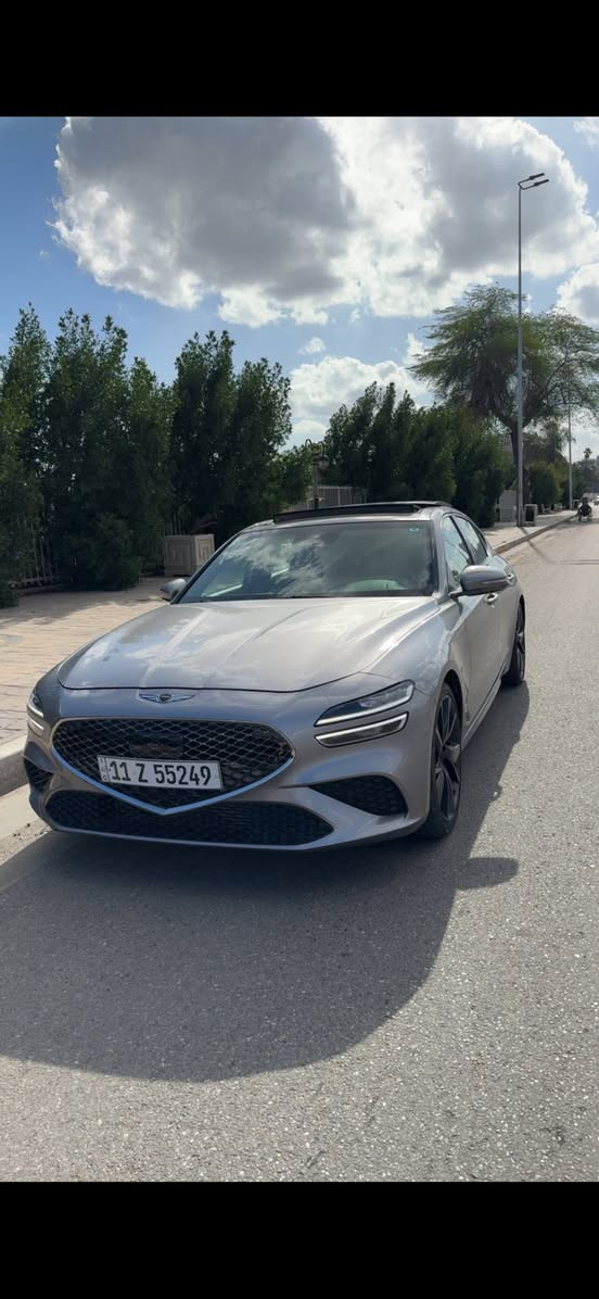 للبيع
GENESIS/G70 /2023 PRESTAGE
2.0T
الممشى : 30000
المواصفات:  
. بانوراما 
• كشنات تدفئة  

• تدفئة المقود  

• وضعيات قيادة (Eco / Comfort / Sport / Sport+ / Custom)  

• Auto Hold  

• داخلية جلد أسود مطرز ب احمر فخم  

• شاشة وسطية كبيرة  

• عدادات ديجيتال  

• رادارات (أمامي + خلفي + جانبي)  

• كشنات كهرباء  

• نظام الحفاظ على المسار  

• مثبت سرعة تفاعلي  

• قيادة شبه ذاتية  

• دخول ذكي + إنارة ترحيبية  

• إضاءة مرايا ترحيبية  

• لايت LED أمامي وخلفي  

الحالة:  

• حادث خفيف
بيبان عدد 2 كلير فقط بدون دواخل بدون 
ايرباك + 3 مكانات بارد
سيارة اي نقص مابيها تايرات جدد شادلها وعليها شوتة رياضية 
 العنوان : بغداد 
السعر 205 

للتواصل : ***********
