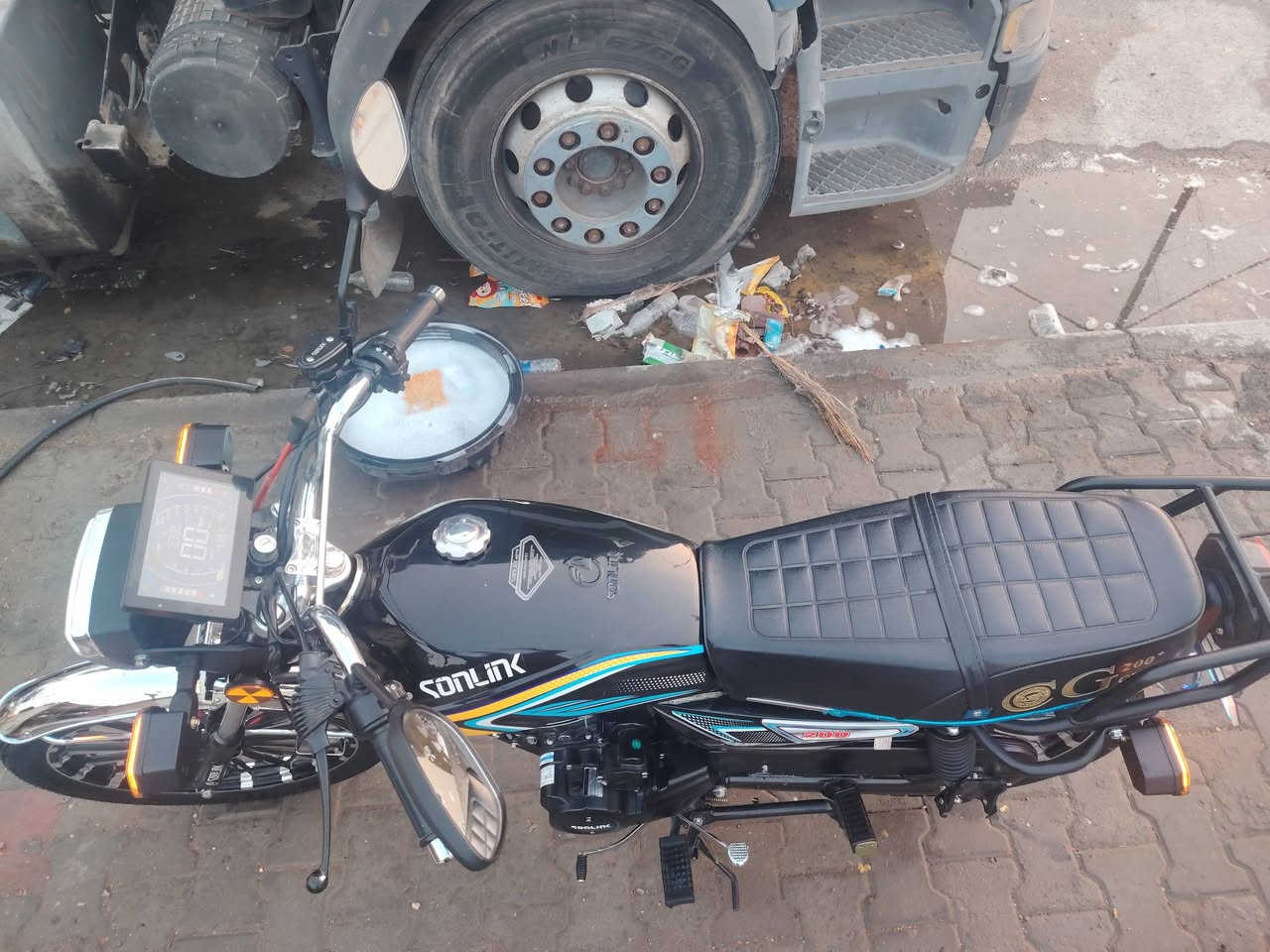 دراجه يراني .5 كير دراجه نضيفه والموديل 2025. والسعر مليون الرقم ***********
