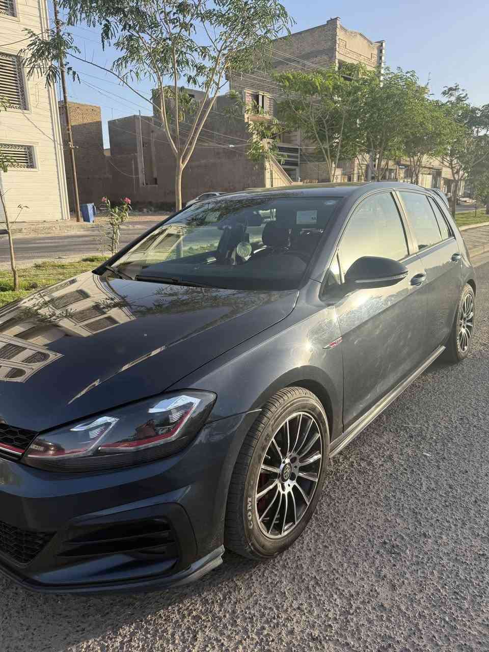 GTI 2020
من المميزات و الجدد #حرفياً و السياره جاهزه من الدعاميه للدعاميه ومبيها اي نقص حادثها طخه بسيطه بجاملغ السايق و شويه الطخه عابره ع الباب وايرباك فقط برده صور الحادث موجودة 
وبـ 168 و بيها مجال للطيبين
‪***********‬
