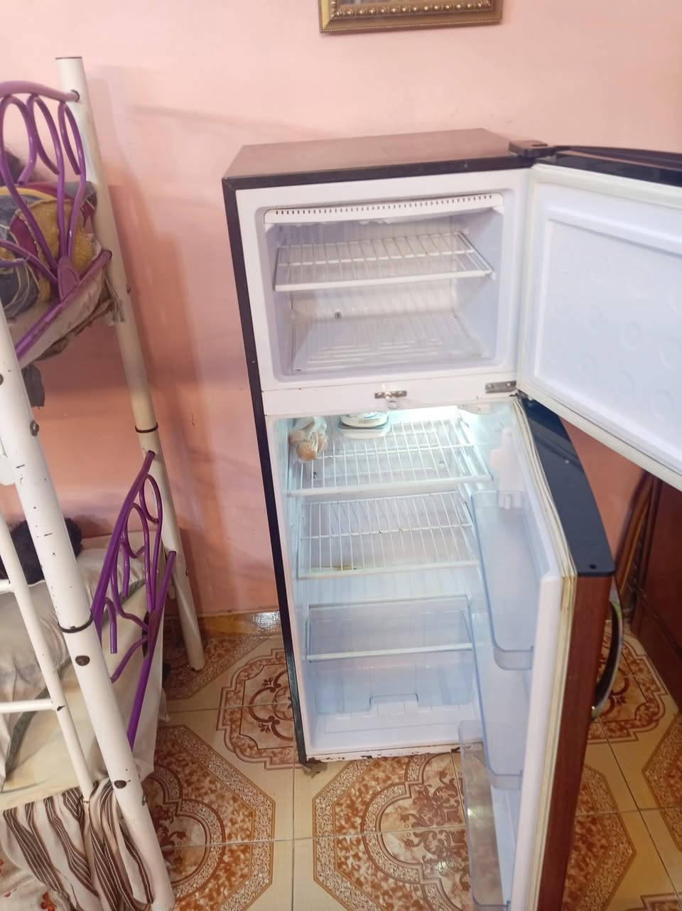 ثلاجه حجم 14 قدم اخت الجديده ماداخله تصليح السعر 150 الف مكاني بغداد جسر ديالى القديم *********** الشراي يتصل
