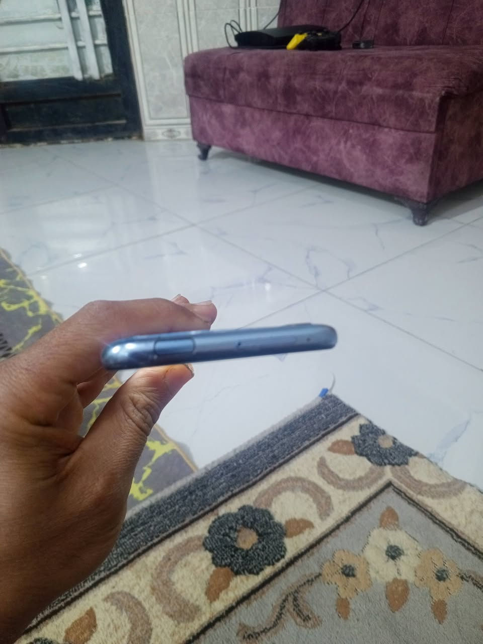 Y9 S  نظيف فقط الظهر بي فطور ذاكره 128 
السعر 90
***********
طويريج الجمعيه
