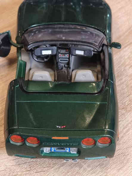 لبيع كورفت C5 موديل 1997 حجم 1:18 زيتوني انتاج ايطالي وزن ثقيل 
40 الف
بغداد الحرية ***********
