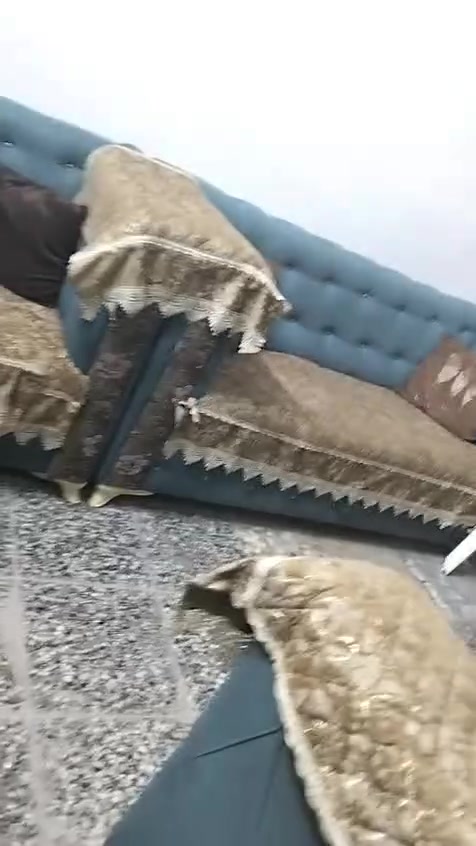 السلام عليكم بيت 100 مربعه بي خرفه نوم 4×4 ومطبخ 4×4 واستقبال   7×5 وحوش هم جبير وصحيات خارجي وحمام داخلي وترك كله كاشي وصطح شتايكر العنوان سبع قصور مقابل صيدليه شمس المدينه قرب شارع أبو أحمد رقم ***********@
