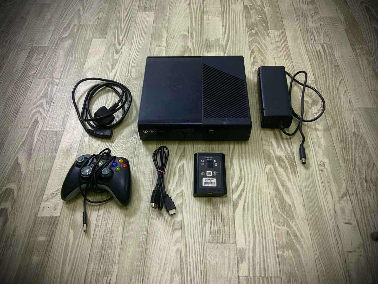 اكس بوكس ٣٦٠ (Xbox 360)مهكر نظيف جداّ بي هارد داخلي 250GB مليان العاب قوية.

الملحقات..

١- كيبل HDMI 
٢- يده اصلية ام البطارية شحن.
٣- هارد ثاني هدية حجم 250GB ايضاّ مليان العاب ومن ضمنهم العاب بلي ١ مع المحاكي جاهز فقط شد والعب.
٤- محولة الكهرباء الخاصة بالجهاز الاصلية.
٥- يوجد العاب جاهزة للتنصيب نوع iso حجمهم تقريباّ ٧٥٠ كيكا اذا عندك هارد اكدر انقلهم الك من الحاسبة هدية بدون تحميل مبالغ اضافية.

السعر ١٠٠ الف دينار عراقي مع التوصيل ..

ملاحظة الجهاز بدون كارتونه للاسف.

يوحد تصوير فديو عدد اثنان توضيح الالعاب الموجوة في الهارد الداخلي و الالعاب الهدية اللي اكدر انقلهم الك اذا عندك هارد خارجي.
الفديو ما ينرفع كون فقط يسمح برفع صور. 
تواصل على الخاص وراح ارسلك الفديوهات.

ملاحظة الشاشة المحمولة حجم ١٧ انج full HD ليست للبيع مع الجهاز.


**إذا كنت صاحب هذا الإعلان وتريد حذفه لأي سبب، رجاءا أرسل رسالة إلى الدعم الفني**