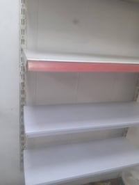 رفوف • بحالة جيدة • ١٠٠ رف