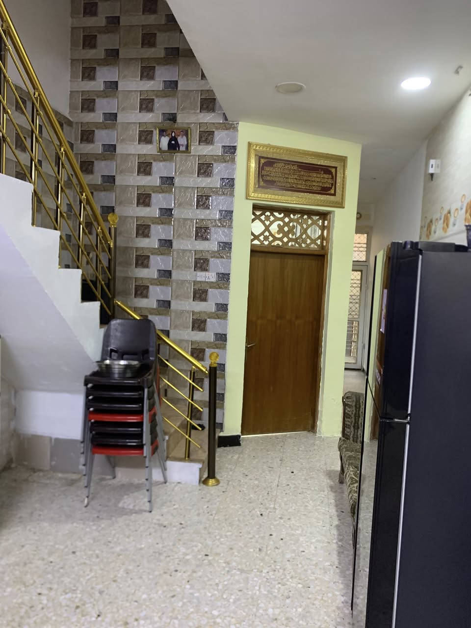 السلام عليكم بيت مساحة ٨٠ متر  يحتوي ع ثلاث غرف وستقبال وحمامين ومنور  بيت مدخلين  بناء البيت ٢٠١٨ نقص بس واجهيا وصطح 
*********** للاستفسار اكثر موقع بيت حي اور قرب سنتر حي اور
