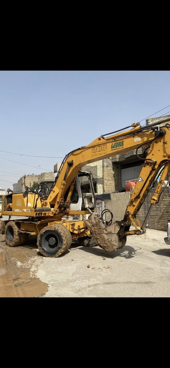 أسلام عليكم لبهير حجم 900 موديل 1998 ميكانيك رقم سليمانيه حفاره جاهزه محرك مضخه كنترول دوران كير كله جديد نقار مسس بلاد كير 4 نمر جاهزه خير من الله عنوان بغداد ***********
