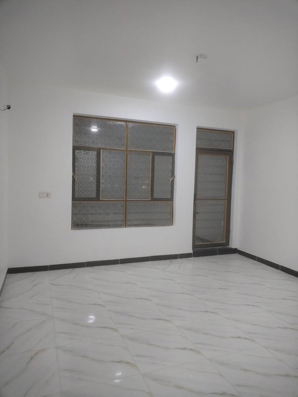 سلام عليكم دار ١٠٠ حي الوفاء قوس الهنديه علا ساحه بنيان حديث غير مسكون لا استفسار علا هاذا الريم ***********
