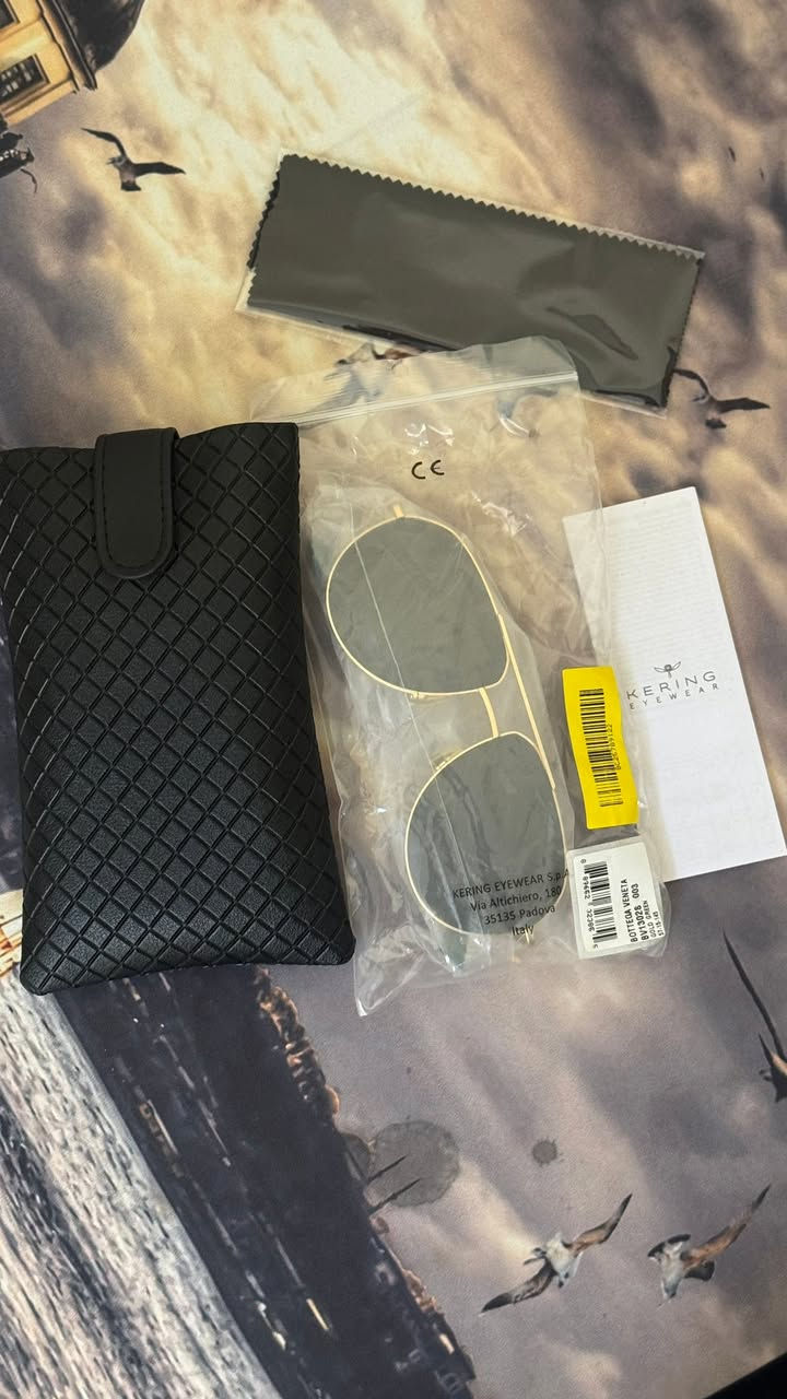 Bottega veneta 🇮🇹
قطعه للي يحب يقتني قطع مميزه

اورجنال زيرو كل ملحقات 

وكاله حصرا

Aviator طيارين

لون الاطار gold ذهبي🟡

لون العدسات اخضر 🟢

عرض العدسات 57 

طول ذراع 145

الحجم فوق وسط وبلس 

للحجز والاستفسار خاي رجاءً


**إذا كنت صاحب هذا الإعلان وتريد حذفه لأي سبب، رجاءا أرسل رسالة إلى الدعم الفني**