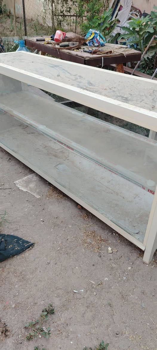 ميز جام عدد ٢ واحد جاهز واحد عوزه بس جامه الفوك مكسوره نظاف الي يريدهن اتصل وتدلل قيم واخذ *********** المكان الكوت مركز المحافظه
