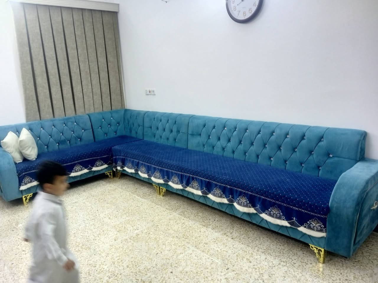 السلام عليكم
ديوان للبيع احطاطه شرط النظافة 
اي عيب مابي سعر 375
***********
