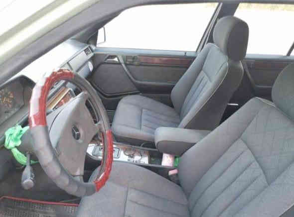 مارسدس دب ٨٩ مصبوغ عام محرك ففيتي ابو الاكلاص سياره جاهزه كله شغال تحويل شرط ***********هاذ رقم استفسار أكثر.. مكانها البطحاء سعر ٦٥ وبيها مجال
