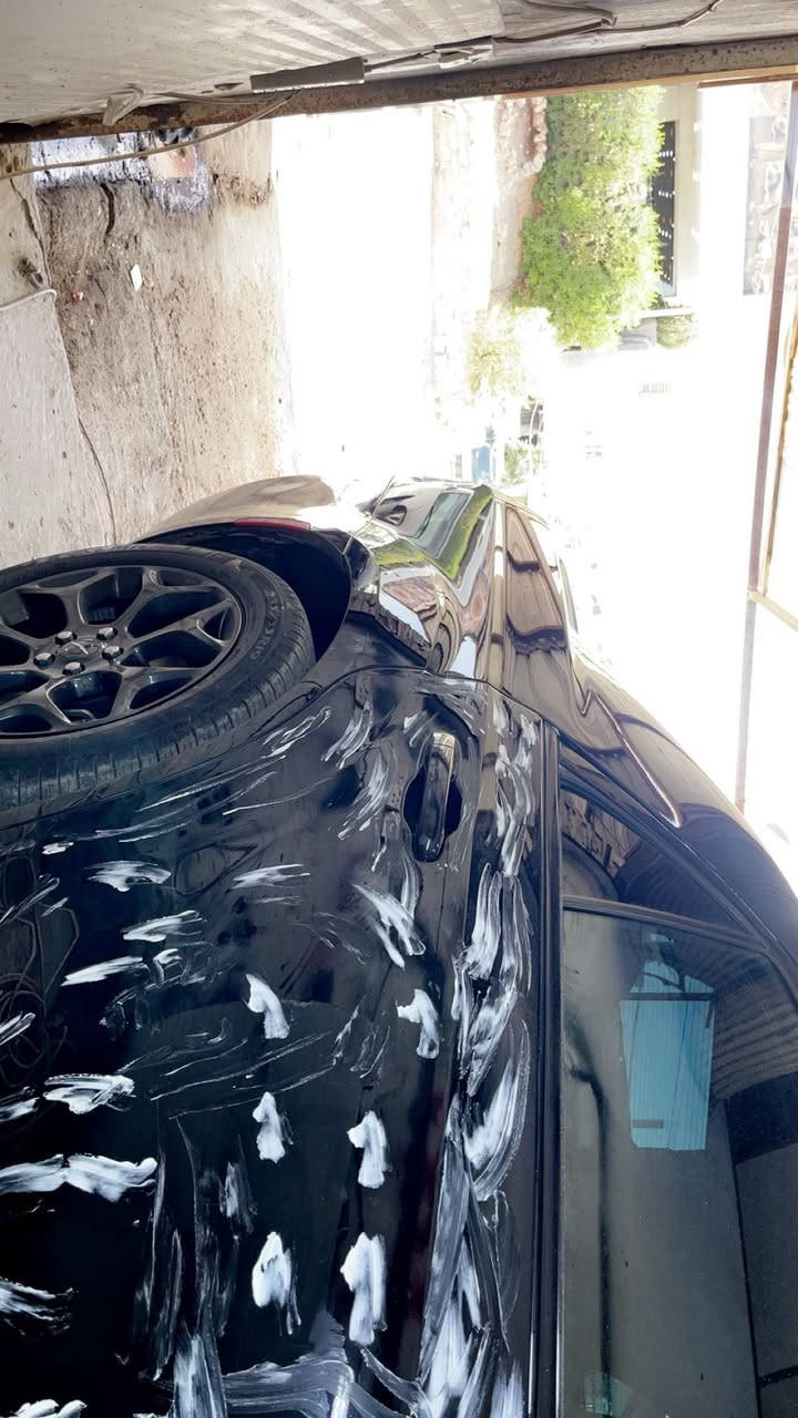 جيراننا وأصدقائنا في بحركة والمجمعات السكنية..
بدل ما تروح للصناعية وتنتظر بالساعات، أنا أجيك لحد باب بيتك وأرجع لمعة سيارتك وأشيل كل الخدوش المزعجة.
✅ خدماتي تشمل:
• بوليش كامل للجسم (Full Polish) بأجود المواد.
• إزالة الخدوش السطحية وتجديد لون الصبغ.
• تنظيف وتلميع المصابيح الأمامية (الدلايات) وإزالة الاصفرار.
📍 التواجد: حصراً داخل بحركة وكافة المجمعات (هيوا سيتي، لاوان، قرية بحركة.. إلخ).
💰 الأسعار: مناسبة جداً لأنني ابن منطقتكم ولا أحملكم تكاليف إضافية.
مستعد أجربلك على "خدش واحد" أو "مصباح واحد" مجاناً حتى تشوف الفرق بعينك قبل ما نبدأ!
للحجز أو الاستفسار، راسلني على الخاص أو اتصل على: [***********]
