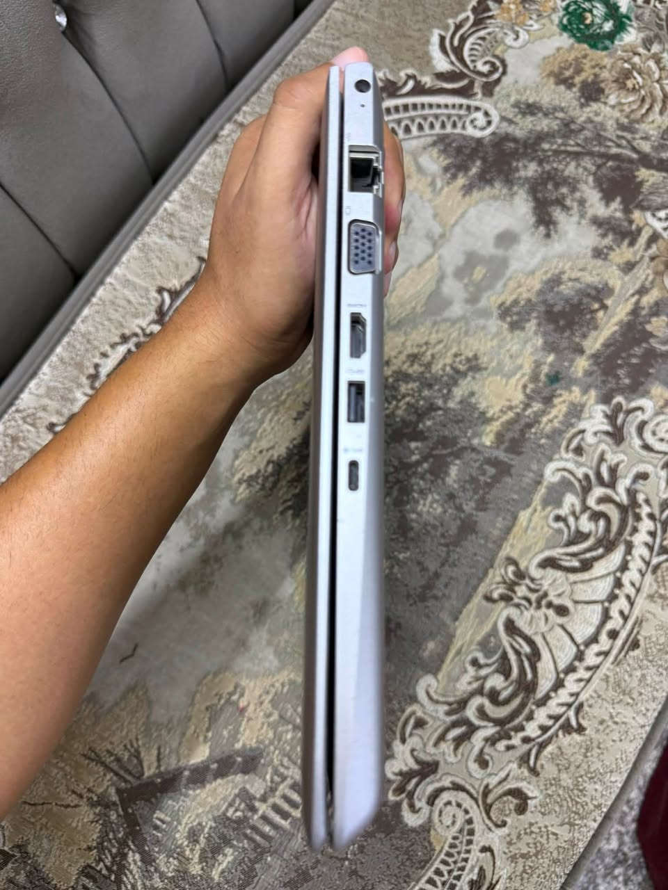 مواصفات اللابتوب 
كوراي 5 الجيل 8 
ذاكرة 256 
رام 8 
كارت شاشة 4 GB 
حجم الشاشة 14 إنش 
كيبورد عربي انكليزي 
الابتوب شغال ما بي اي خلل وتجي وياه شاحنتة الأصلية 
 ولا مفتوح ولا مصلح 

سعره 350 وعندي توصيل

للاستفسار خاص او *********** بي واتساب
