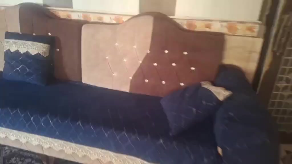 ديوان كلش نضيف ١٤ متر ٥٠٠ وبيه مجال***********
