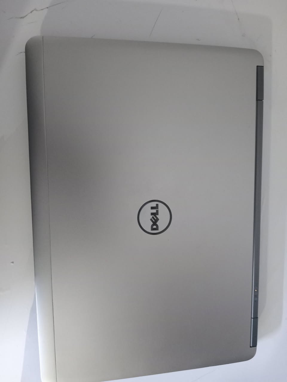 السلام عليكم لابتوب Dallas لبيع لابتوب دراسه وتكدر تنزل بي العاب مواصفاته
المعالج: Intel Core i5 أو i7 من الجيل الرابع.
الذاكرة (RAM): تتراوح غالباً بين 4 جيجابايت و16 جيجاباي
اشتريه صار شهر واحتاجيت وأريد اربعه اشتريته 180 ويه ماوس هديه سعر 140 وبي مجال 
الرقم ***********
