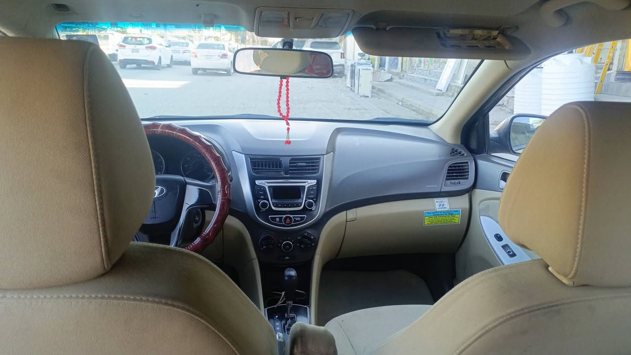 اكسنت 2013
وارد أمريكي مكينه 1600
سياره نضيفه مكفولة من عده جملغ الأيمن 
السعر 85وبيه مجال قليل 
*********** وتساب
