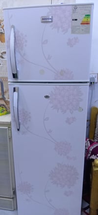 ثلاجه للبيع مستعمله سعر 150 الف بيه مجال غير متواجد عل فيس رقم واتساب ...