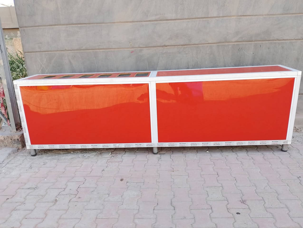 السلام عليكم ميز المنيوم جديد كلش البيع ***********
