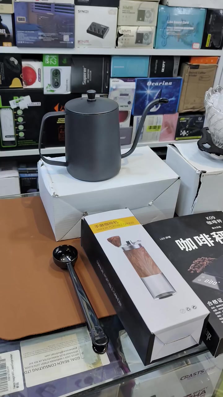 ☕✨ عش تجربة القهوة المختصة بكل احترافية!
مع مجموعة تحضير القهوة المقطرة V60  – كل ما تحتاجه لتحضير كوب مثالي بين يديك.
ابدأ صباحك بإبريق عنق الإوزة للتحكم الدقيق بالصب،
واطحن حبوبك طازجة بمطحنة يدوية احترافية،
وازن الكمية بدقة 0.1 غرام،
واستمتع باستخلاص متكامل عبر قمع V60 الزجاجي الحلزوني ☕
✔ أدوات متكاملة (7 قطع)
✔ جودة عالية من الستانلس ستيل 304 والزجاج الحراري
✔ مثالية للمنزل والسفر والرحلات
✔ تحكم كامل بالطعم… من أول قطرة لآخر رشفة
القهوة ليست مشروبًا… إنها طقوس ✨
اجعل كل كوب يحكي ذوقك الخاص.
للطلب والاستفسار عبر التليجرام:
https://t.me/dor_5⁠�


**إذا كنت صاحب هذا الإعلان وتريد حذفه لأي سبب، رجاءا أرسل رسالة إلى الدعم الفني**