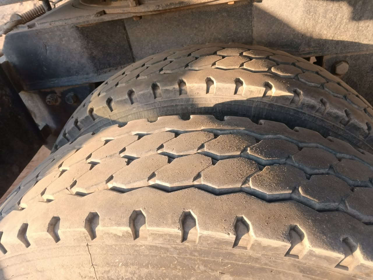 السلام عليكم براميغ ابو ٩عدد ٦ وويلات عدد ١٢ وطواكه واستدات ولقم مع ٦ ازواج تاير جدد ***********
