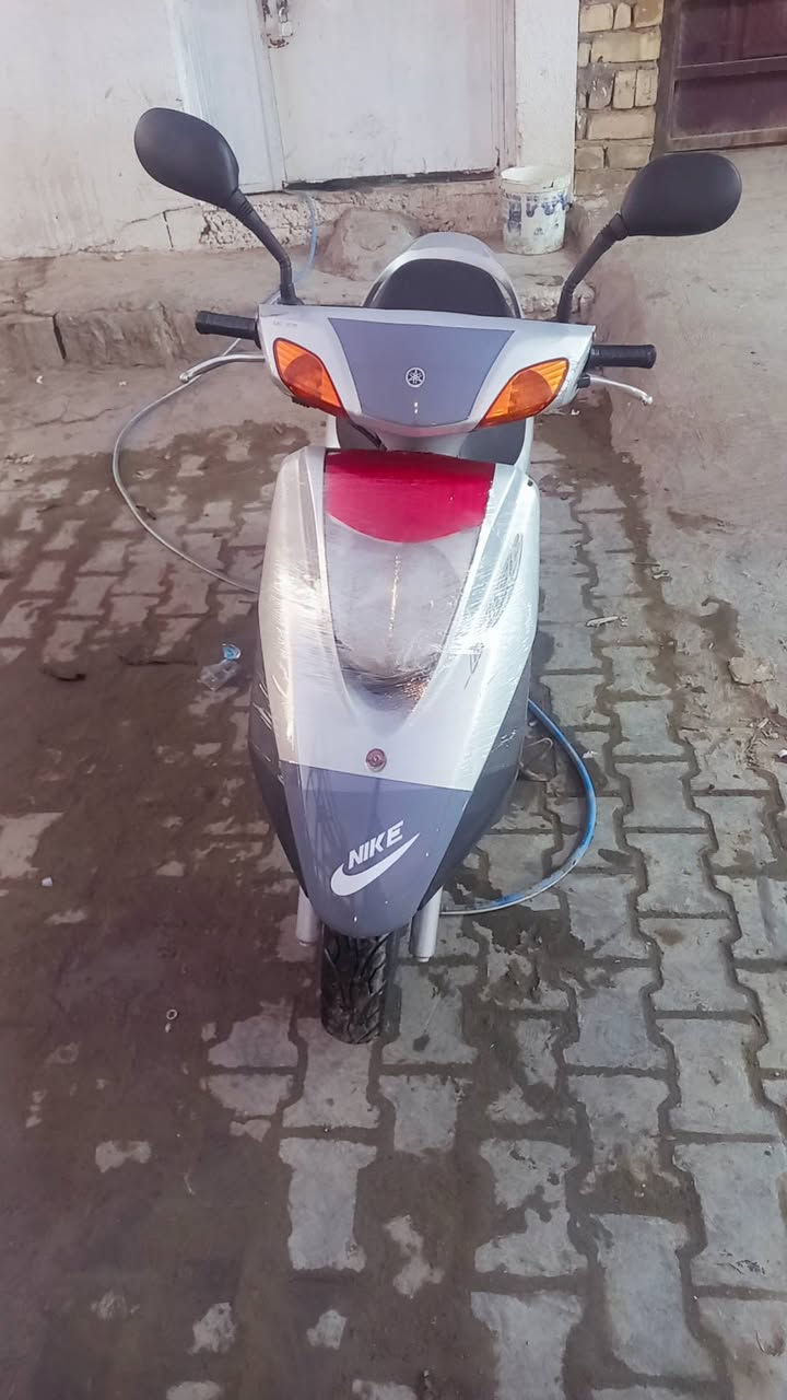 دراجه بريز مكينه مكفوله كفرات بلادي سلف هندر لايتات تيرات جدد دراجه كامله مرتبه شلعه معدل سعر 375الف عنوان بغداد الطالبيه ***********
