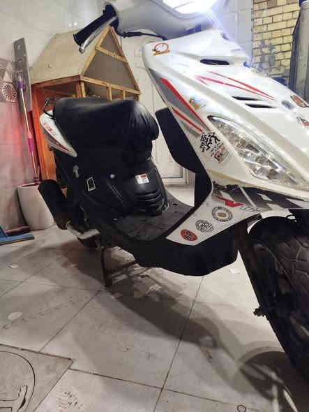 سلام عليكم دراجه ادرس دراجه كفراتها جديده بلاديه كهربايات جدد مملعوب بيها شلعه الدراجه مناقصها اي شي سعر 400مكان بغداد البياع الرقم *********** موجود واتساب او خاص
