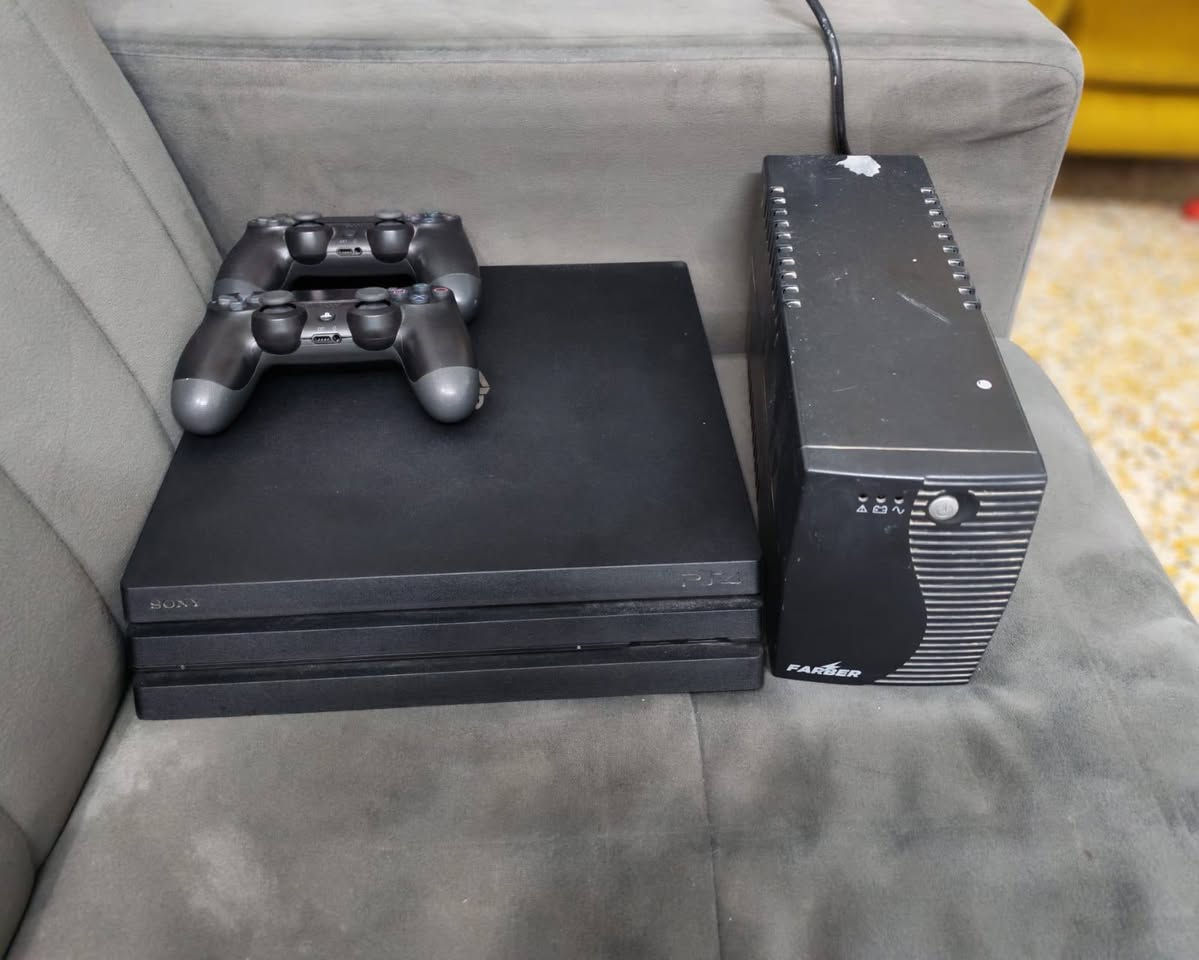 🎮 بلايستيشن 4 برو (PS4 Pro) للبيع مع كامل ملحقاته وأقوى الألعاب!
​الجهاز نظيف جداً وبحالة ممتازة، جاهز للاستخدام ومتروس ألعاب قوية ومميزة.
​📦 الملحقات:
​جهاز بلايستيشن 4 برو (PS4 Pro).
​كامل ملحقاته الأساسية (الوايرات واليدّات).
​🕹️ الألعاب المتوفرة على الجهاز (كما في الصور):
​مجموعة Resident Evil:
​Resident Evil Village
​Resident Evil 4 Remake
​Resident Evil 3 Remake
​Resident Evil 2 Remake
​Resident Evil 7: Biohazard
​ألعاب الأكشن والمغامرات والقتال:
​Sekiro: Shadows Die Twice
​God of War
​God of War III Remastered
​Days Gone
​Evil West
​Assassin's Creed
​Spider-Man
​Tekken 7
​Mortal Kombat XL
​ألعاب الرياضة والتسلية:
​FIFA 23
​FC 24
​Crash Team Racing (CTR)
​Minecraft
​SpongeBob SquarePants
​المتنمر (Bully - نسخة مترجمة للعربية)
​💰 السعر: 425 ألف (وبي مجال للشراي الصامل)
📞 للتواصل والاستفسار: ***********
