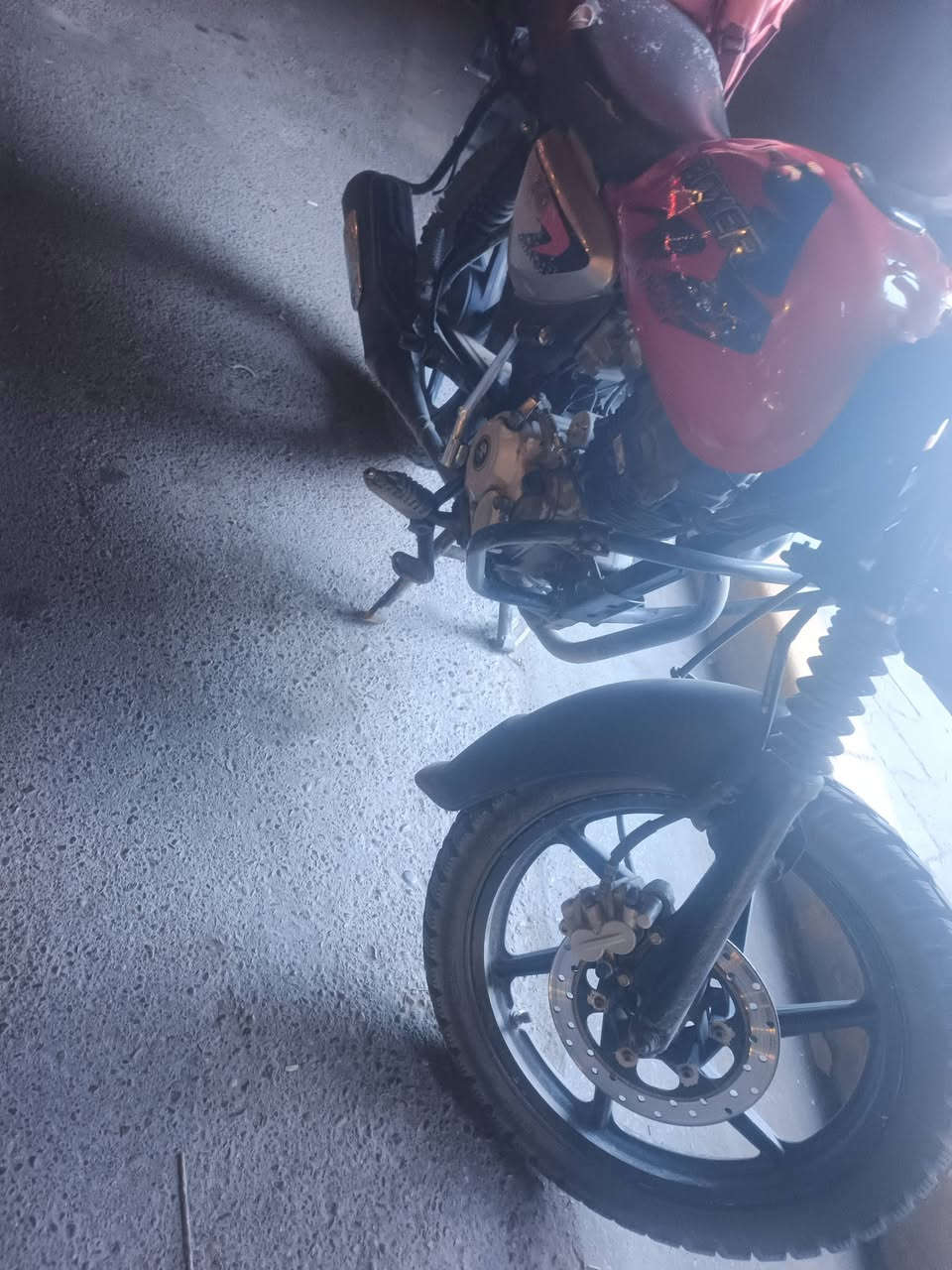 بوكسر موديل ٢٣ مسجله ٢٢ للبيع دراجه بيهه بس الكور مبدل تجي وتشوف بعينك لا تبخير ولا تنقيص شلعتهه حلوه معروضه ب ٢١٠٠ وبيهه مجال بسيط ***********
