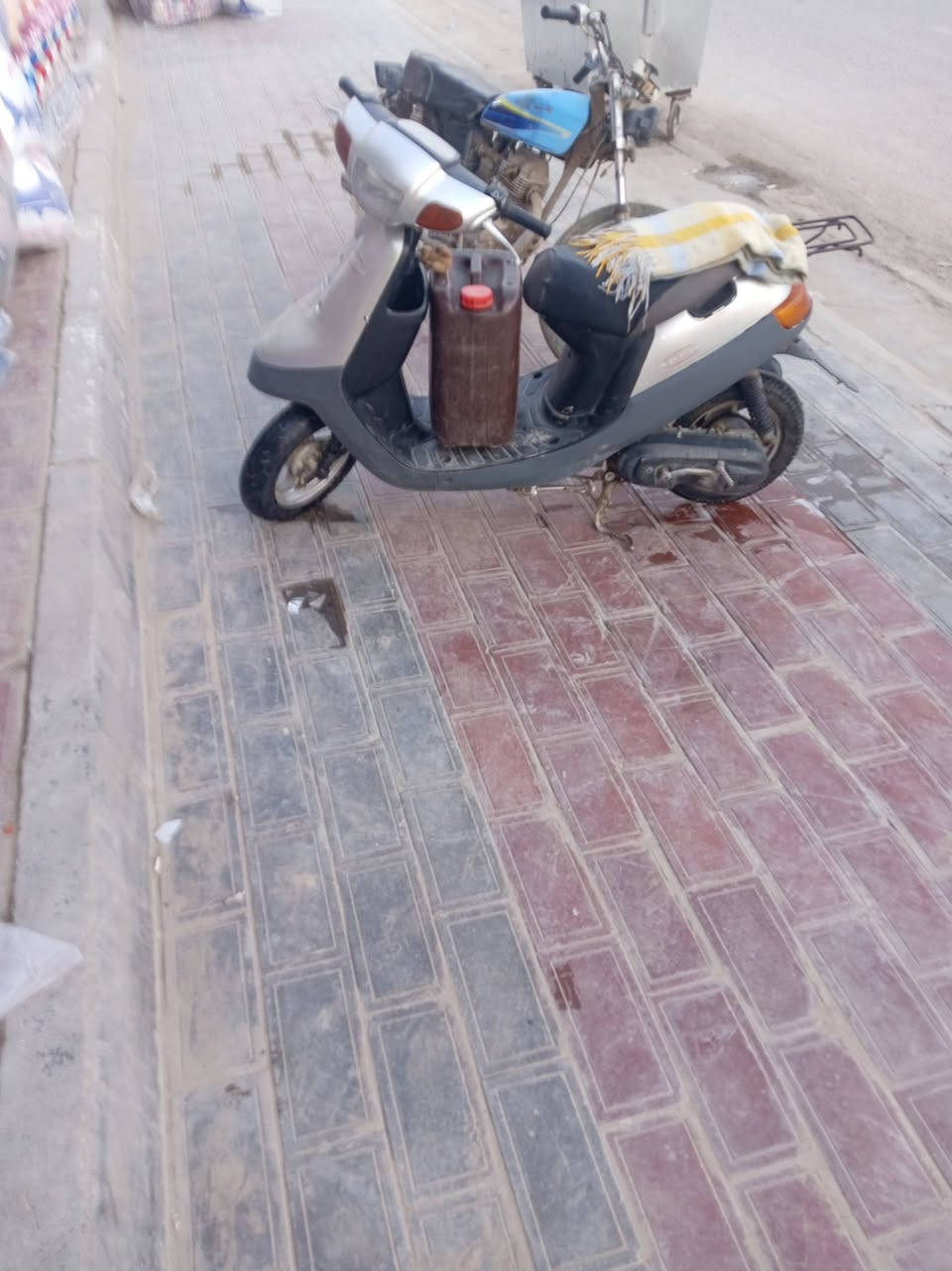 السلام عليكم شباب دراجه للبيع سلف هندر كامله مكمله ***********
