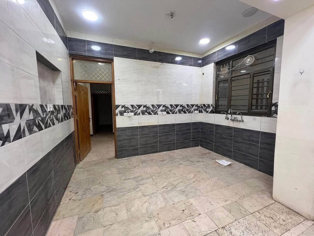عرض اليوم 🏢🏢

بيت مودرن بناء حديث ١٠٠ م موقع مميز

شارع مدينة العاب بغداد 

الموقع زيونة محلة ٧١٨

يحتوي علة مدخلين ابواب قاصة 

يحتوي على ٤ غرف منام

مطبخ متكامل

صحيات عدد ٣

بالكون في الطابق الثاني

للأستفسار *********** او وات ساب
