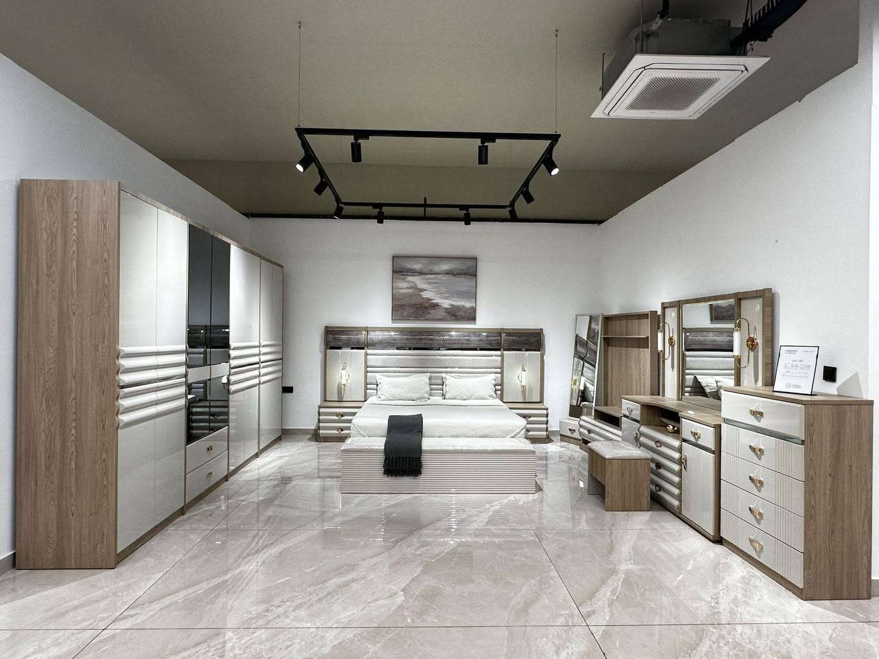 يتوفر لدينا غرف نوم مختلف الموديلات كما موضح في الصور نقدا وبالتقسيط 
#جمعيةبيتي
#للبيع بالتقسيط


**إذا كنت صاحب هذا الإعلان وتريد حذفه لأي سبب، رجاءا أرسل رسالة إلى الدعم الفني**