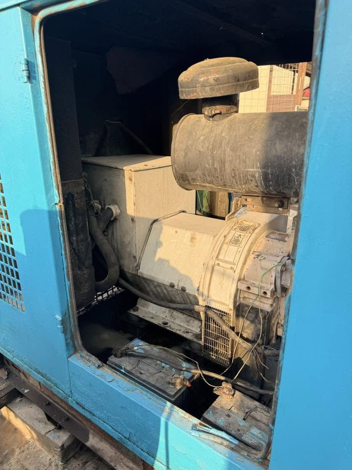 السلام عليكم مولدة كمنز 275kv جاهزة للعمل مابيها اي نقص تشغيل واطفاء اوتو 24 ولف مراوس بمولدة كمنز او بيركنز حجم اقل يعني من 30-40 kv للتواصل ***********

