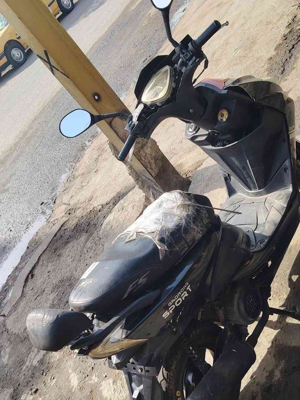 اف اس  شغاله سلف وهندر  كهرباياتها كلها شغاله هاذا الموجود  كلشي بيها جديد من باتري سلف قايش كلجات تايرات   اكسل جديد خرسه حته الدراجه نشطه جدن  كابريتر جديده  ماباقي شي مو جديد بيها وبلعافيه عل ياخذها.السعر  ٢٠٠  هاتف ***********
