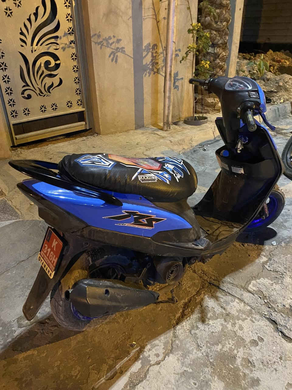 دراجه ماكس للبيع او مراوس ب أربعه كير الدراجة ممفتوحه ومناقصها شي وهذا رقم صاحبها ***********
