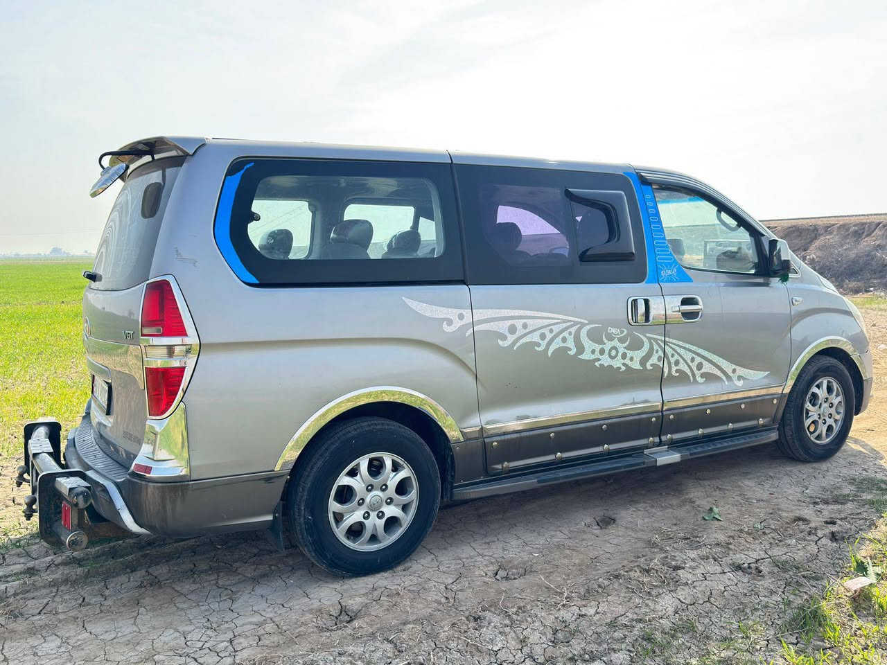 السلام عليكم 
ستاركس 12 مسكر سبلاين . بلاد قبق اسود 
السياره كفاله من ضربه وصبغ 
بيها جنطه مبدله بدون ضربه اثر خياس 
وداخلها جديده توه مدوشمها كشنات وسفريات وتنته كلها جديد
شاشه تسلا الكبيره 
حداده وتخم تاير جدد 
درع امامي 
درع خلفي 
رقم بصره الإنكليزي بسمي تحويل ثاني يوم 
مصفره هيئه وضريبه 
السياره جاهزه من كلشي وشرط ترأي ماال زيرو 
***********
***********
مكان السياره البصره شط العرب البصرة, العراق
