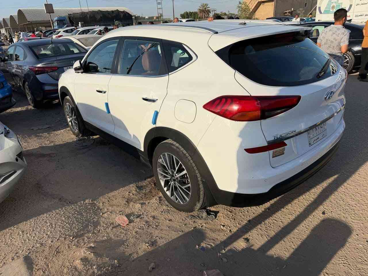 السلام عليكم
توسان موديل ٢٠١٩ 
خليجيه كفاله عامه عدى بارد بقدر شبر بالباب الخلفي عكس السايق 

مواصفات فول ماعدى البانوراما 
السياره ماشيه ١٠٠ كيلو متر 
محرك ٢٠٠٠ دوش 
كير ومحرك وحداديه كفاله 
تخم تاير جديد 
مري شفط 
خمس عدسات 
رقم بابل باسمي 

للتواصل 
***********

ترهم اقساط ومراوس
