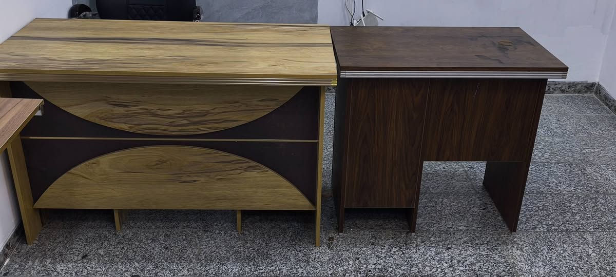 رفوف وميز وكراسي مال مكتبة للبيع 
العنوان بغداد حي القاهرة
***********
السعر 500 الف
