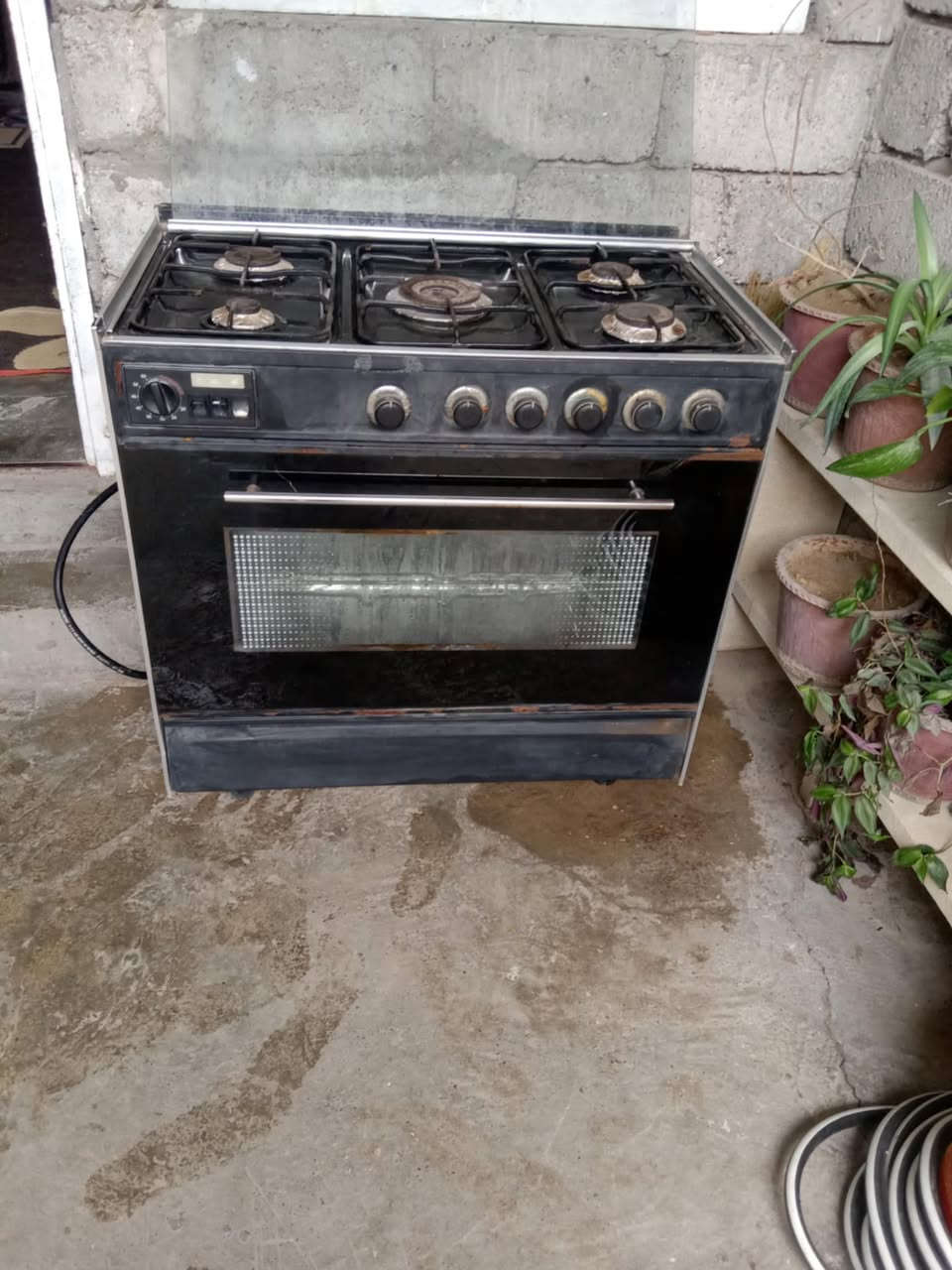 سلام عليكم طباخ للبيع شغال شرط سعر 80 المكان موصل حي القاهر الرقم الهاتف ***********
