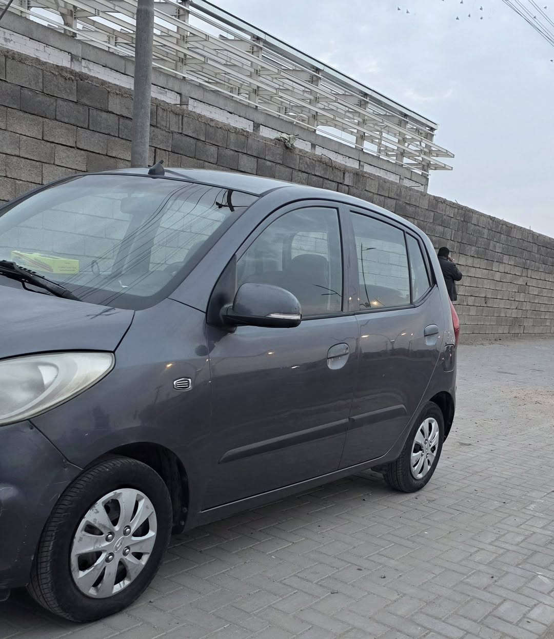 السلام عليكم هونداي للبيع خليجي موديل 2015 استيراد الشركة العامة محرك اربعة سلندر سيارة جاهزة من حدادة جديدة وتخم تاير ومحرك وكير جدد كهربائيات كلهة شغالةً سيارة مكفولة من الظربة والتبديل والصبغ سيارة هونداي خليجي السعر 77 وبيهة مجال العنوان بصرة  ***********
