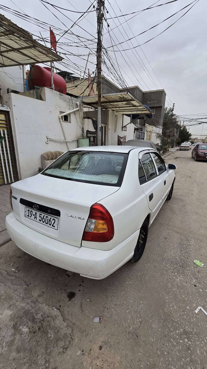 للبيع اكسنت موديل 2001 مصبوغه كله
المحرك بي خيط بخار والگير جديد 
الحداديه كله ستوني معمره درايم شفت حاويه ومشط حاويه والكهربائيات كله شغاله 
گير اوتوماتيك داخله نظيف باسمي ستوني مرقمه مكاني بل النجف الموبايل *********** موجود ع الفيس او الخاص.  سعره 48 وبيه مجال قليل
