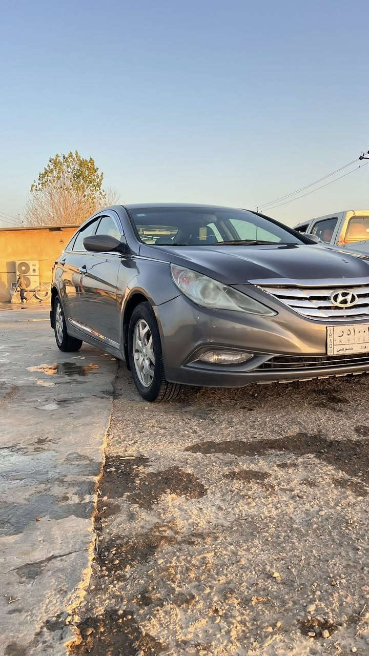 السلام عليكم بيع او مراوس  سوناتا ٢٠١٢ وارد امريكي رقم بغداد ضررها جاملغ خلفي وشويه من الباب وبيها جاملغين اماميات بس رش مثل ما موضح السونار سياره نضيفه ومرتبه سعرها جوه السوك تخم تاير تبريد كير مكينه صدر خير من الله سعرها ٩٢ وبيها مجال مكاني دجيل تريدها وشراي تعال لاتواعد 
***********
