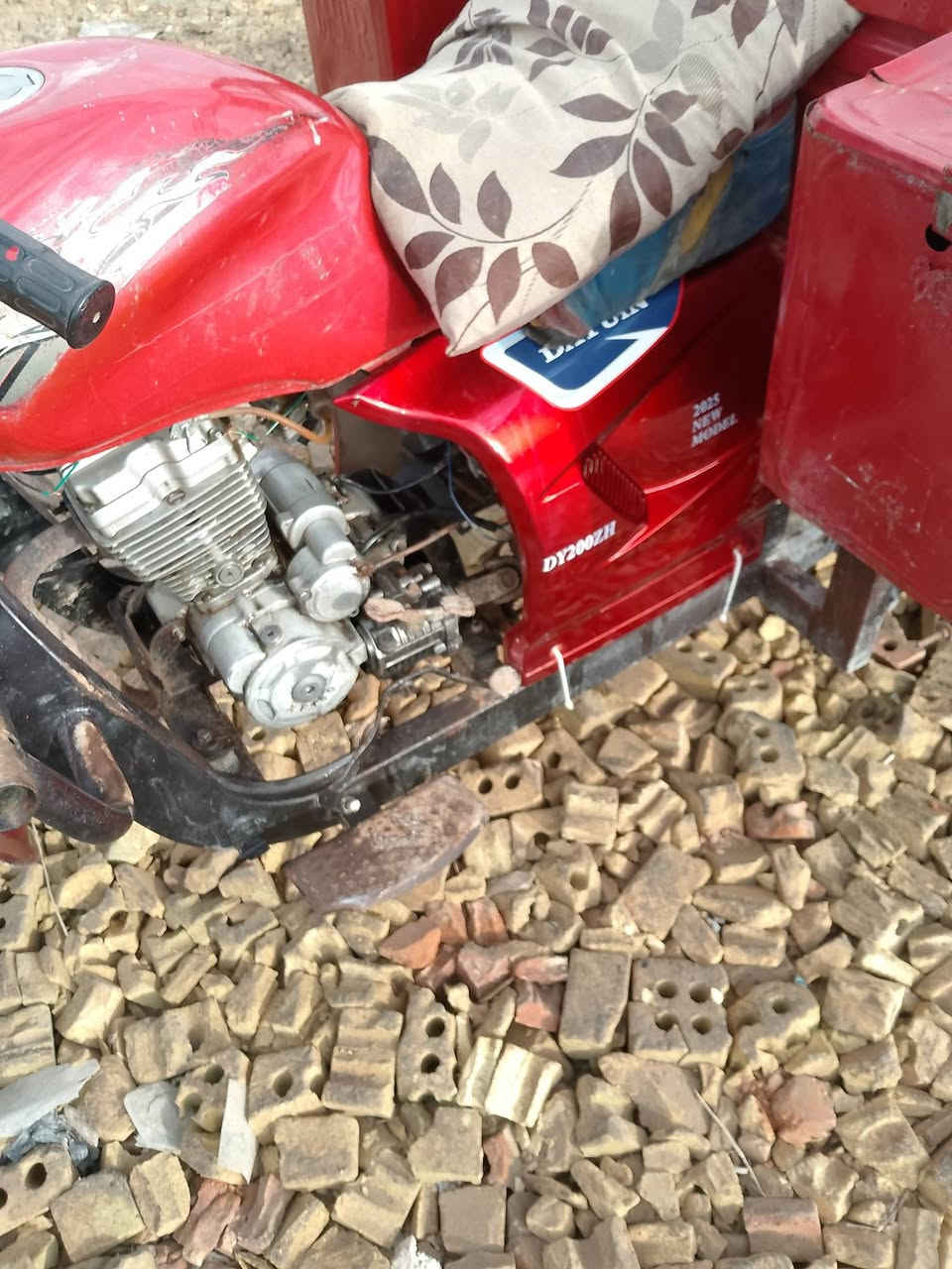 سلام عليكم ستوته دايوان مديل 18اوراق اصليه كامله سلف لايت كله شغالة بغداد سعره 850
***********
