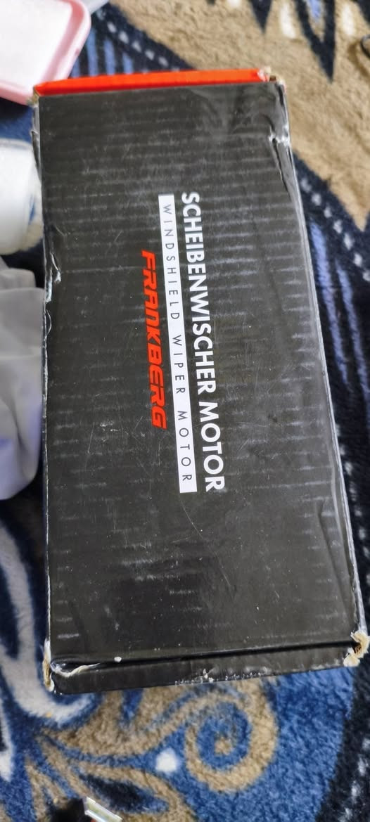 . محرك ماسحات (Wiper Motor) من ماركة Frankberg الألمانية 🇩🇪، جودة نخب أول ومواصفات أوروبية تضمن لك أداء قوي وصامت.
​✅ مميزات القطعة:
​تشغيل صامت: بدون أي صوت أو احتكاك مزعج.
​أداء مستقر: يشتغل بنظام 12V يعني استجابة سريعة بكل السرعات.
​سهولة التركيب: يجي بفيشة 5 أقطاب (5-Pins) ترهم مباشرة على وايرات الوكالة.
​موقع التركيب: مخصص للماسحات الأمامية (Front).
​📍 هذا المحرك يرهم على السيارات التالية:
​🇫🇷 سيارات رينو (Renault):
​ميجان 2 (Megane II) [موديلات 2002-2009].
​كليو 3 (Clio III) [موديلات 2005-2014].
​كانجو (Kangoo) [موديلات 2008 فما فوق].
​رينو مودوس (Modus).
​🇩🇪 سيارات فولكس فاجن (VW):
​بولو (Polo) [موديلات 2009-2017].
​جولف (Golf) فئة 5 و 6.
​باسات (Passat) وتيغوان (Tiguan).
​🇪🇸 سيارات سيات (SEAT):
​إيبيزا (Ibiza) [موديلات 2002-2015].
​ليون (Leon)، ألتيا (Altea)، وتوليدو.
​🇨🇿 سيارات سكودا (Skoda):
​فابيا (Fabia) [موديلات 2006-2014].
​أوكتافيا (Octavia) ورومستر.
​🚛 سيارات الحمل والفان:
​بيجو بوكسر (Peugeot Boxer).
​ستروين جامبر (Citroen Jumper).
​فيات دوكاتو (Fiat Ducato).
​مرسيدس سبرينتر (Sprinter) وفيتو (Vito).
​🚗 سيارات أخرى:
​مرسيدس C-Class و E-Class.
​بي إم دبليو (BMW) الفئة 3 و 5 و X5.
​أوبل (Opel) بمختلف موديلاتها.
​💰 السعر:  55,000 دينار مع توصيل]
🇮🇶 توصيل متوفر لجميع المحافظات


**إذا كنت صاحب هذا الإعلان وتريد حذفه لأي سبب، رجاءا أرسل رسالة إلى الدعم الفني**