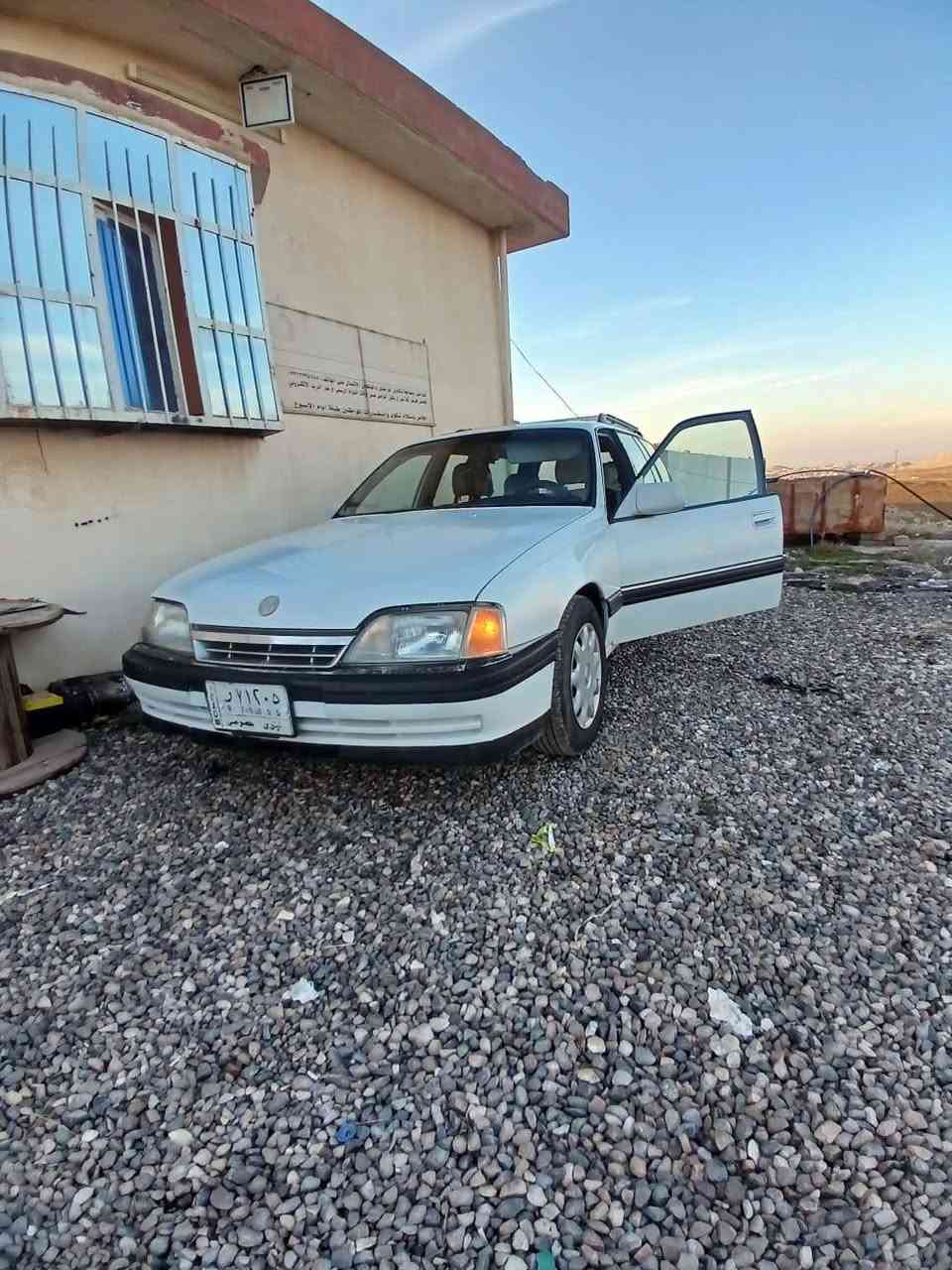 اوميكه ستيشن حجم ٢٠ كير ومحرك واكسن طخم تواري سياره جاهزة كابون بي  سنويا عظم شهر 6 يله تنتهي بس تحويل عنوان السياره تلعفر ناحيه العياضيه 25 بي مجال ***********
