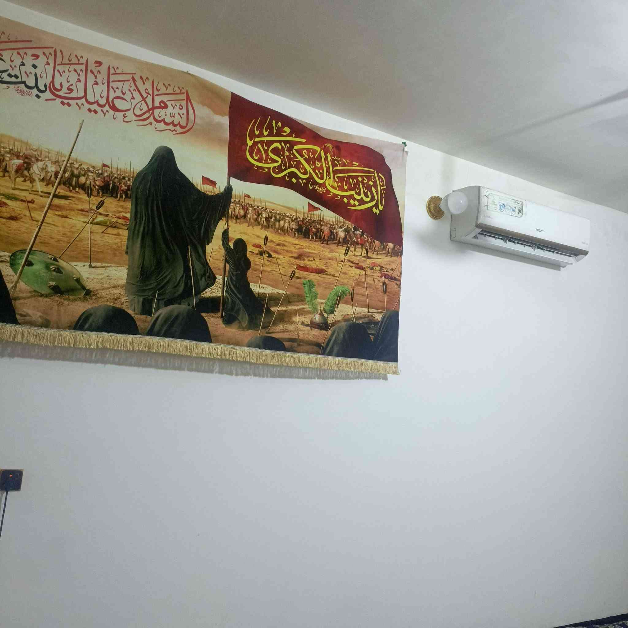 دار للبيع حي السفير الخامسة 125متر طابق ونصف بناء سنة 26 بسعر مناسب ***********
