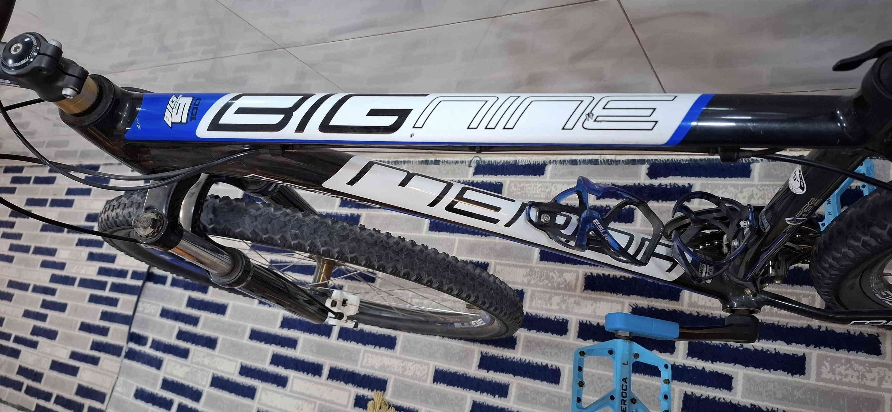 السلام عليكم دراجه حجم ٢٩ جديده كلش وبعد احلى من الصور السعر ٤٠٠ مكاني دوره حي اسيا *********** شوف الصور يله تتصل
