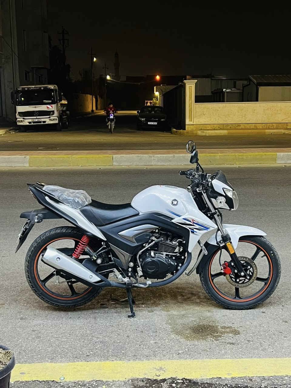 بسم الله الرحمن الرحيم
السلام عليكم هاوجي بطح جديد بل جيس شوفت عينك بلصور وبلحقيقه بعد احلى ماشي 4000 السعر 18 وبي مجال حك الجيه مسجل رقم وسنويه رقم اجنبي للتواصل ***********
