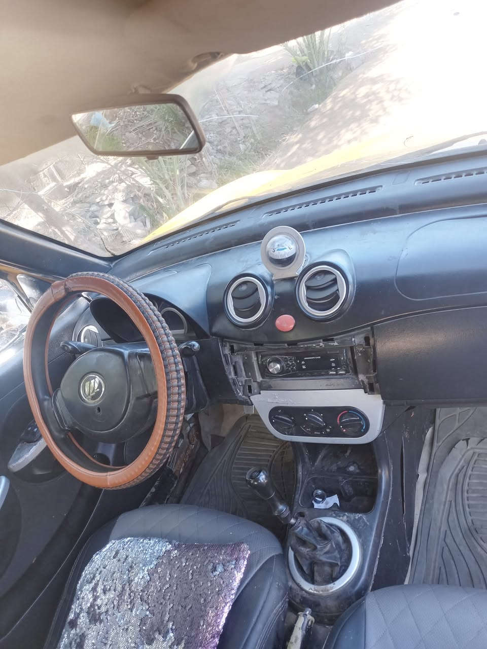 سلام عليكم سياره للبيع رقمه كربلاء متهد براعيه وسعر 15وبيه مجال هاذه رقمي ***********
